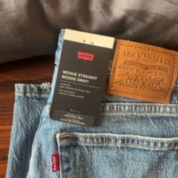 Levis Wedgie Straight Jeans - Picture 2 of 4